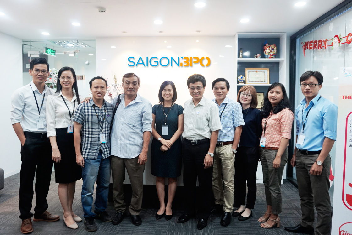 SaigonBPO took picture with evaluation team